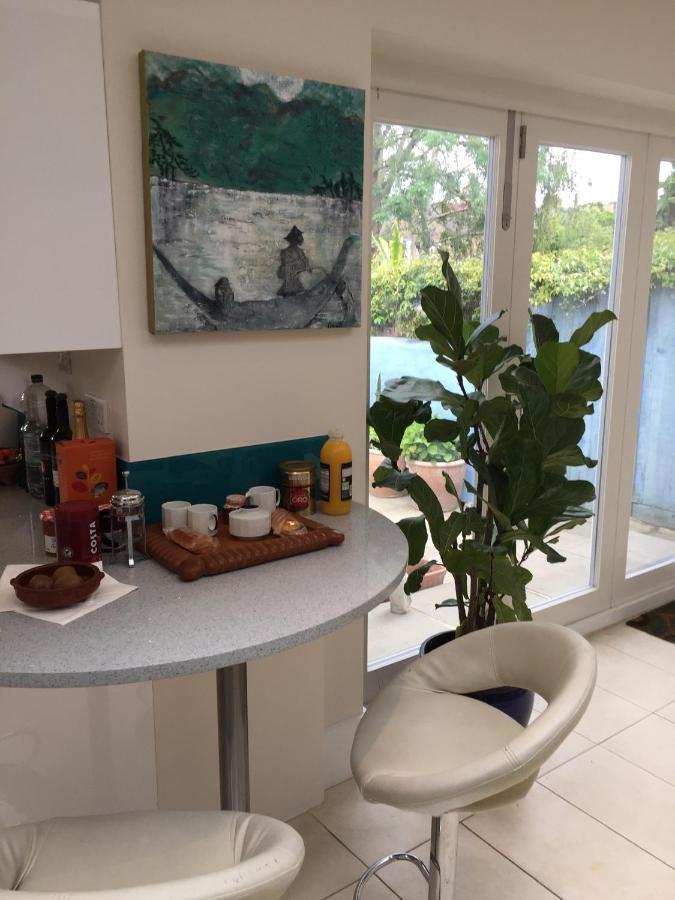 Sandra & Andrew'S B&B Лондон Екстериор снимка